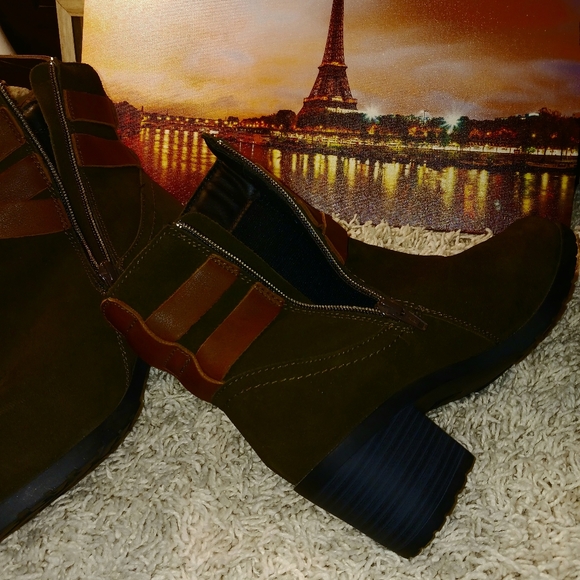 Boot - Picture 4 of 4